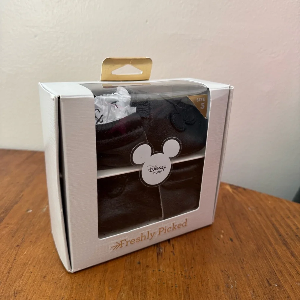 Freshly Picked Disney Mickey Mouse City Moccasins Mini Soles Size 5